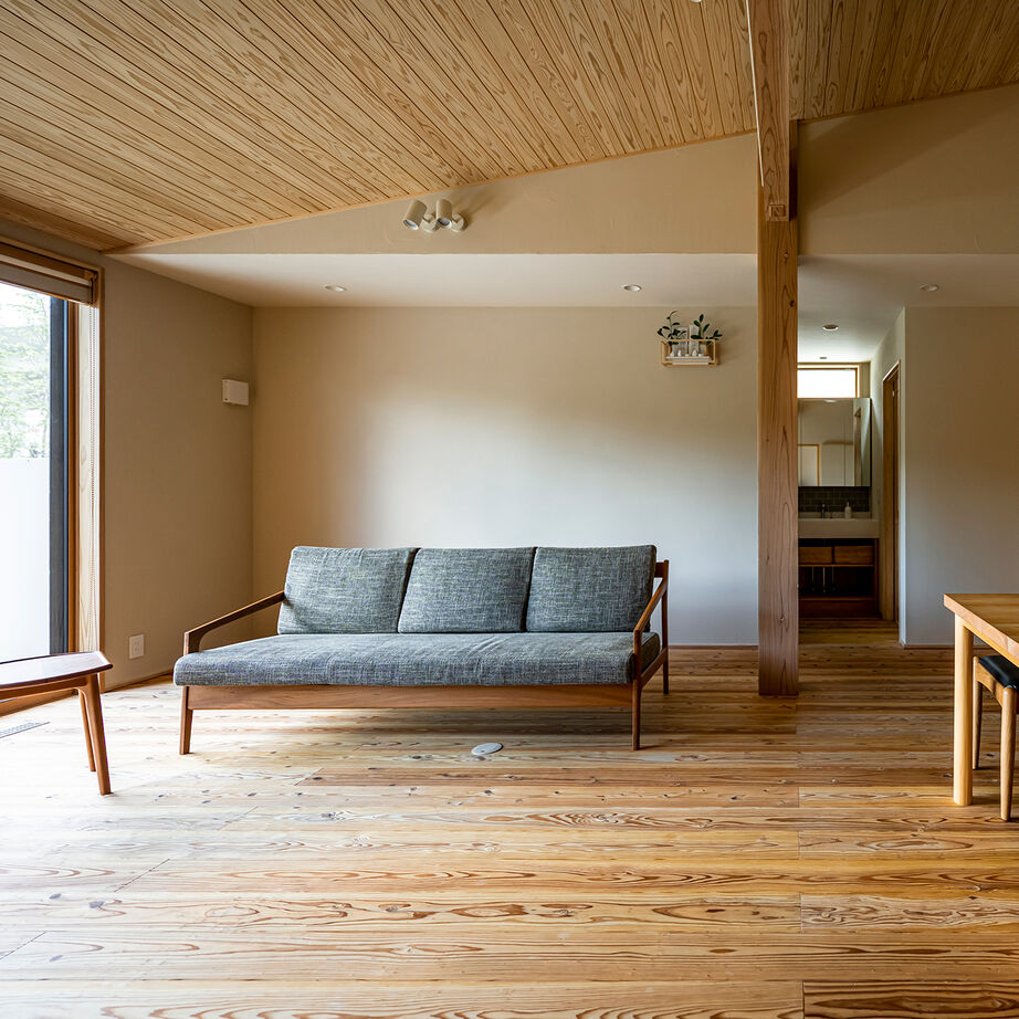 エコワークス 【ZEH住宅/40.2坪/平屋/間取り図あり/店舗併用】26.9坪の平屋（居住空間）と、こだわりデザインのお店！の建築実例画像5