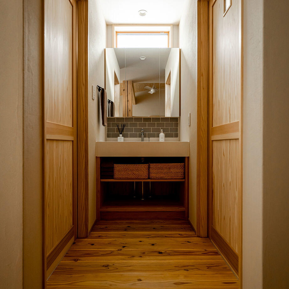 エコワークス 【ZEH住宅/40.2坪/平屋/間取り図あり/店舗併用】26.9坪の平屋（居住空間）と、こだわりデザインのお店！の建築実例画像7