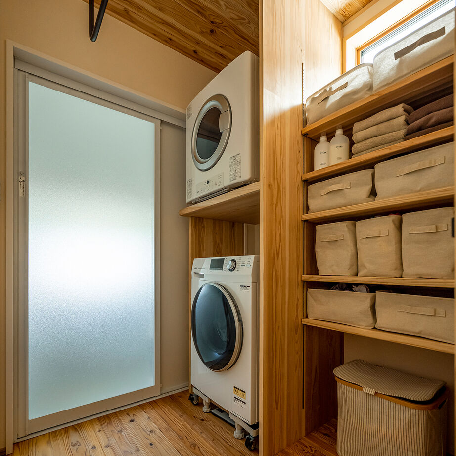 エコワークス 【ZEH住宅/40.2坪/平屋/間取り図あり/店舗併用】26.9坪の平屋（居住空間）と、こだわりデザインのお店！の建築実例画像8