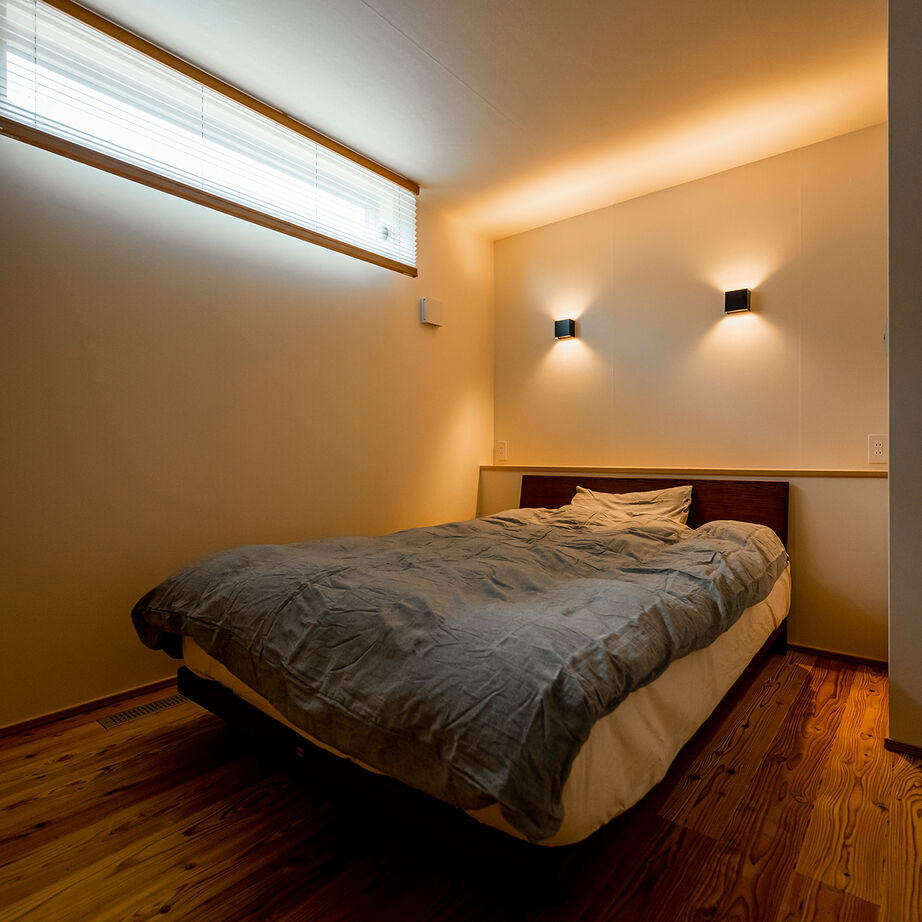 エコワークス 【ZEH住宅/40.2坪/平屋/間取り図あり/店舗併用】26.9坪の平屋（居住空間）と、こだわりデザインのお店！の建築実例画像10