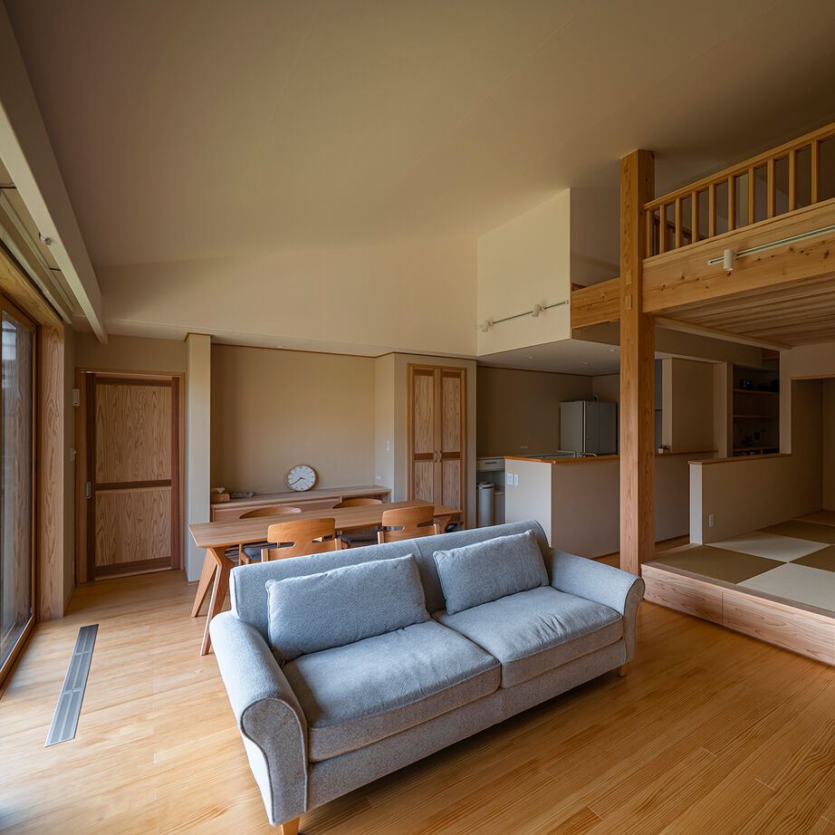 エコワークス 【ZEH住宅/47.7坪/平屋/間取り図あり】ストレスフリーな8の字動線。インナーガレージのある家の建築実例画像2