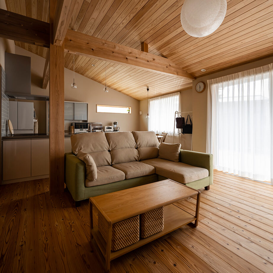 エコワークス 【ZEH住宅/27.6坪/平屋/間取り図あり】大切なものがすぐそばに。愛車を眺めながら、愛犬と楽しく過ごす家の建築実例画像2