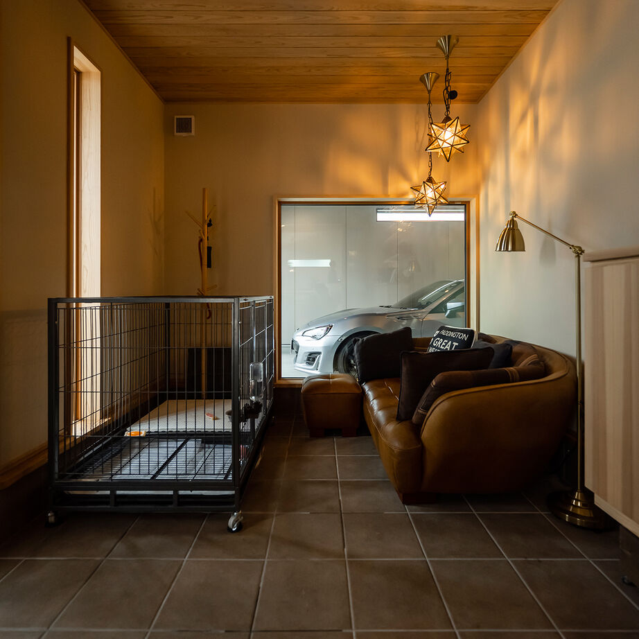 エコワークス 【ZEH住宅/27.6坪/平屋/間取り図あり】大切なものがすぐそばに。愛車を眺めながら、愛犬と楽しく過ごす家の建築実例画像4