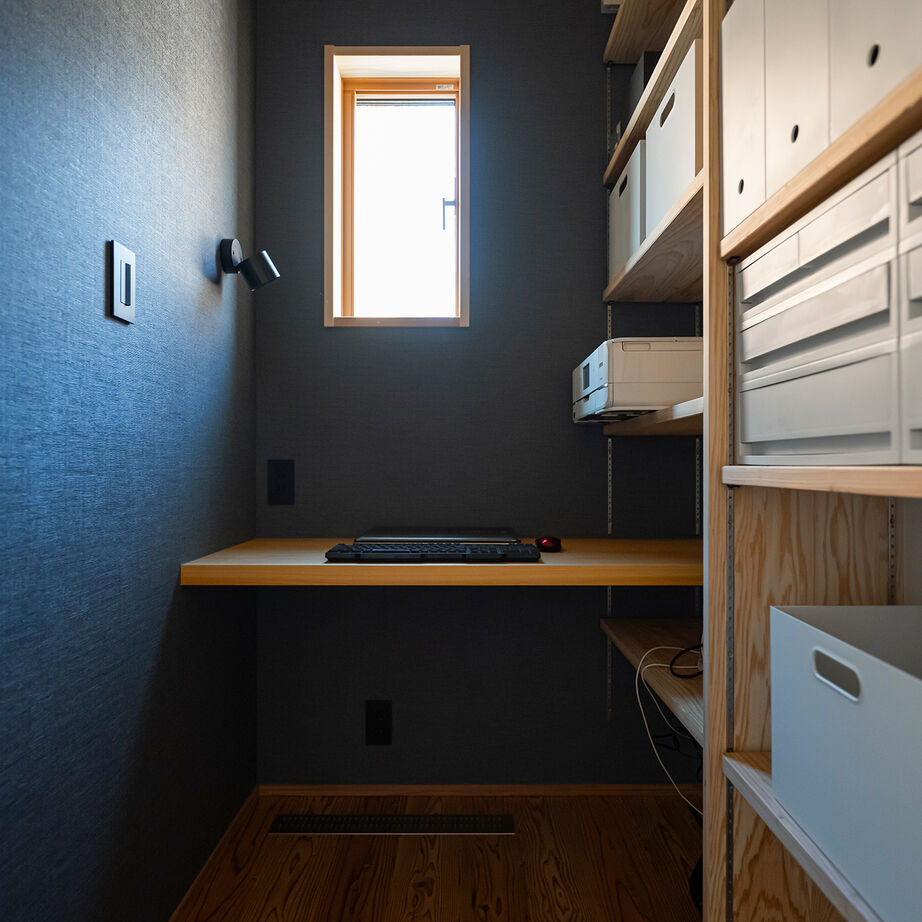 エコワークス 【ZEH住宅/37.5坪/平屋/間取り図あり】囲炉裏ダイニングや回遊動線など、キッチンにこだわった家づくりの建築実例画像9