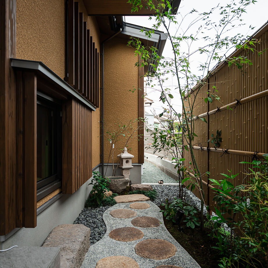 エコワークス 【ZEH住宅/46坪/平屋/間取り図あり】茶室やバー、ホームシアターなど、趣味を楽しむ和モダン邸宅の建築実例画像2