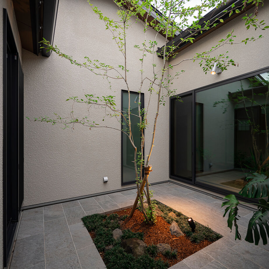 エコワークス 【ZEH住宅/46坪/平屋/間取り図あり】茶室やバー、ホームシアターなど、趣味を楽しむ和モダン邸宅の建築実例画像7