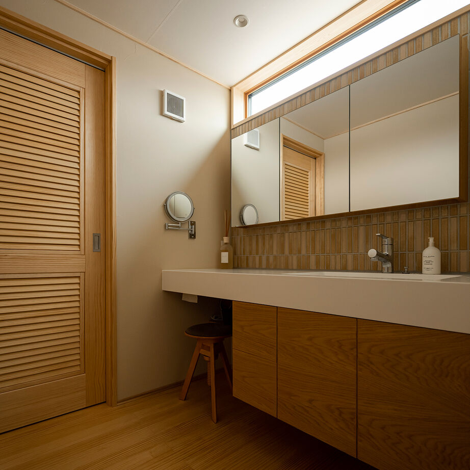 エコワークス 【ZEH住宅/46坪/平屋/間取り図あり】茶室やバー、ホームシアターなど、趣味を楽しむ和モダン邸宅の建築実例画像10