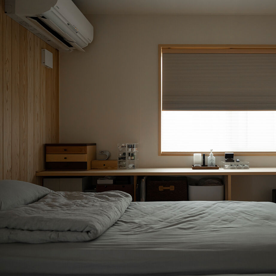 エコワークス 【ZEH住宅/31.8坪/ロフト付き平屋】木色×グレーをテーマカラーに、スッキリとした大人空間を楽しむの建築実例画像7