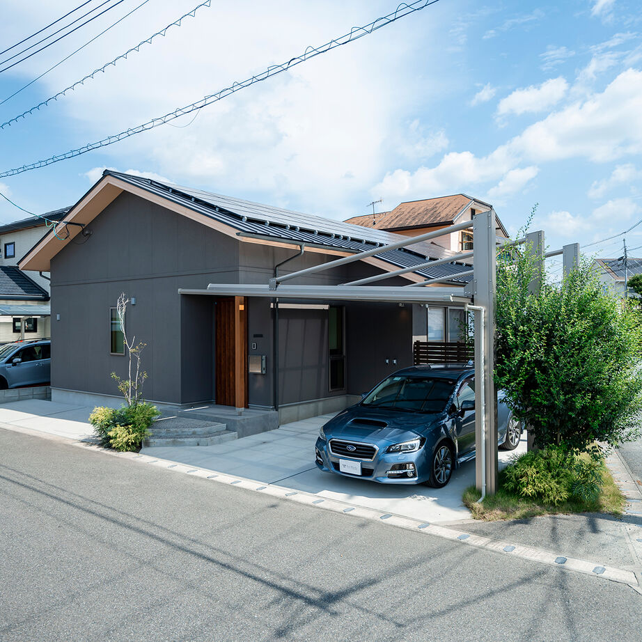 エコワークス 【ZEH住宅/31.8坪/ロフト付き平屋】木色×グレーをテーマカラーに、スッキリとした大人空間を楽しむの建築実例画像10