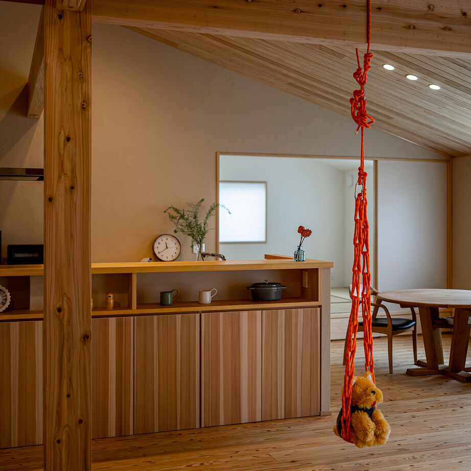 エコワークス 【木の家/平屋/36.9坪/間取図あり/ZEH】23畳のLDKを中心にのびのび暮らす空間設計。子供達の成長を見守る家の建築実例画像6