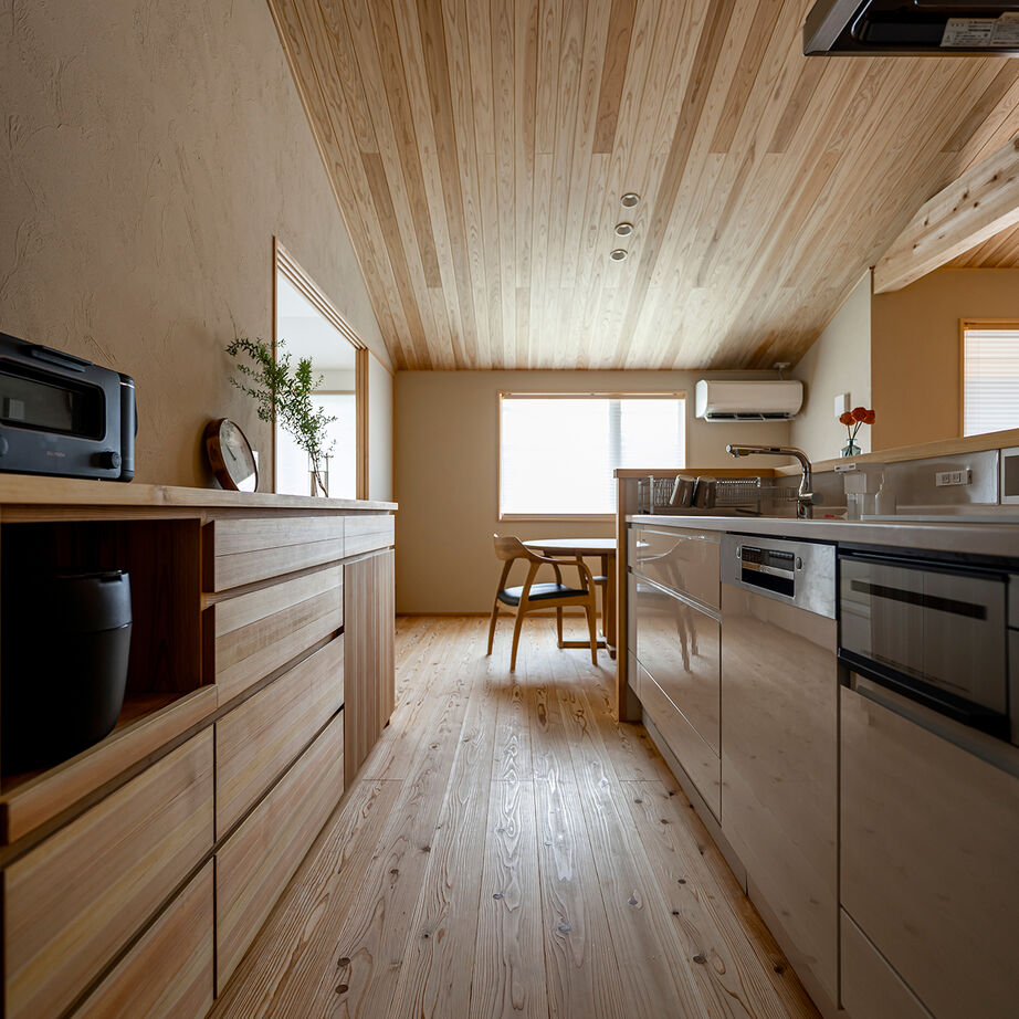 エコワークス 【木の家/平屋/36.9坪/間取図あり/ZEH】23畳のLDKを中心にのびのび暮らす空間設計。子供達の成長を見守る家の建築実例画像7