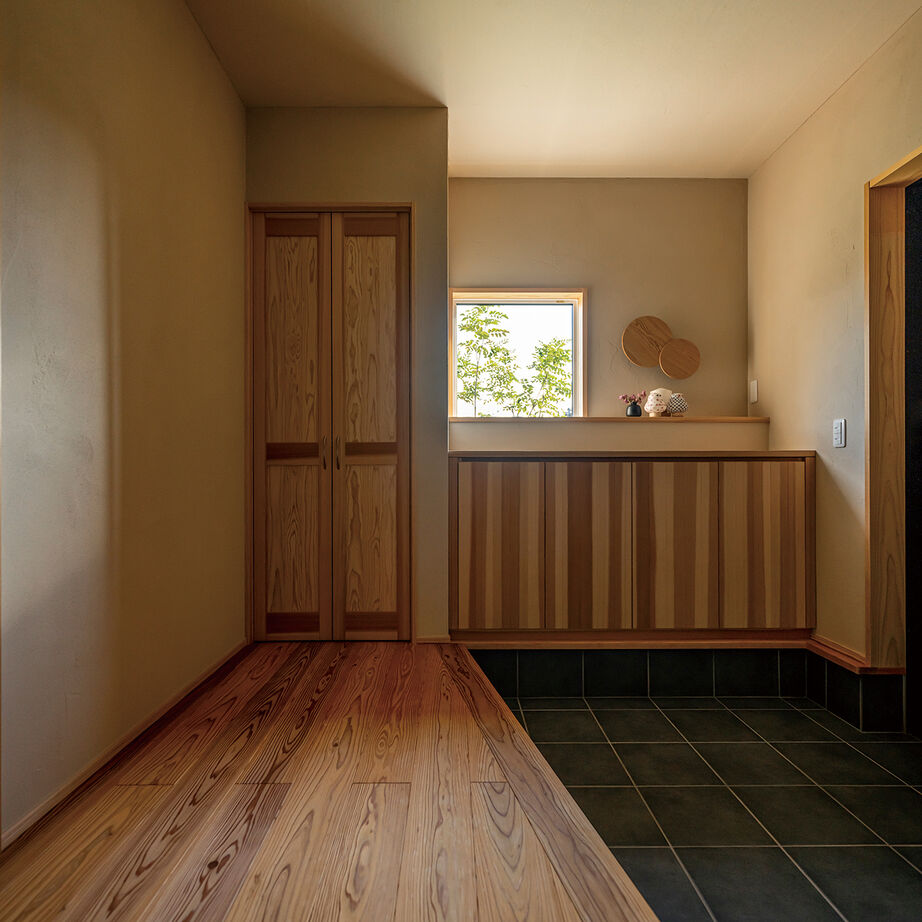 エコワークス 【ZEH住宅/36.2坪/平屋/間取り図あり】オーク材×真鍮の憧れオーダーキッチン。木の家らしさ満載の平屋の建築実例画像2