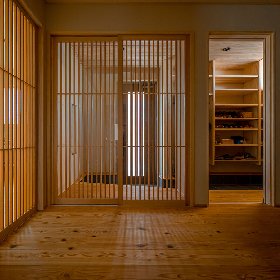 エコワークス 【ZEH住宅/42.3坪/平屋/間取り図あり】2つの書斎と上質なキッチンが魅力。モデルハウスのような5LDKプランの建築実例画像3