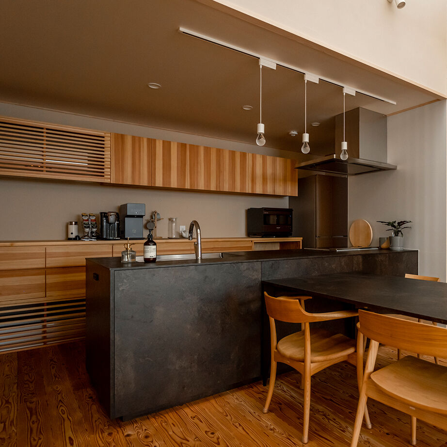 エコワークス 【ZEH住宅/42.3坪/平屋/間取り図あり】2つの書斎と上質なキッチンが魅力。モデルハウスのような5LDKプランの建築実例画像5