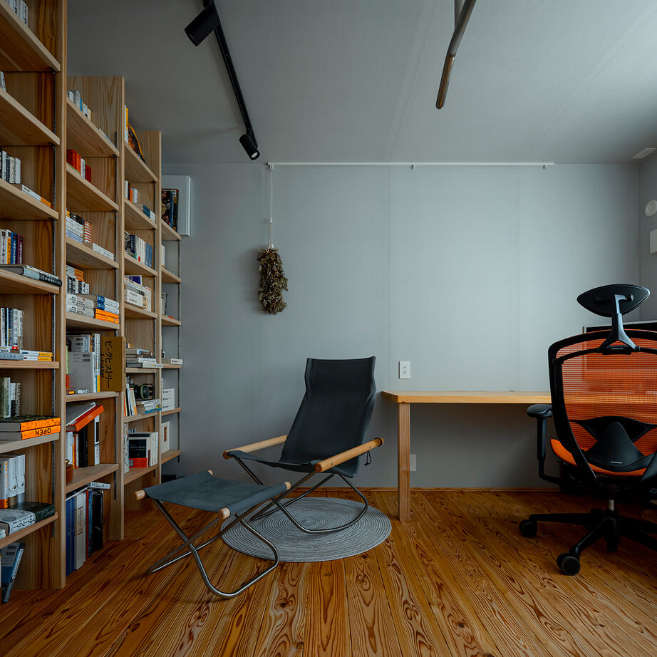 エコワークス 【ZEH住宅/42.3坪/平屋/間取り図あり】2つの書斎と上質なキッチンが魅力。モデルハウスのような5LDKプランの建築実例画像6