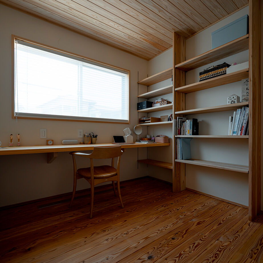 エコワークス 【ZEH住宅/42.3坪/平屋/間取り図あり】2つの書斎と上質なキッチンが魅力。モデルハウスのような5LDKプランの建築実例画像7