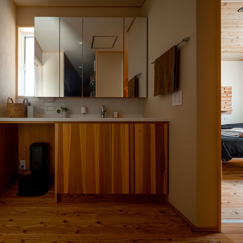 エコワークス 【ZEH住宅/42.3坪/平屋/間取り図あり】2つの書斎と上質なキッチンが魅力。モデルハウスのような5LDKプランの建築実例画像9