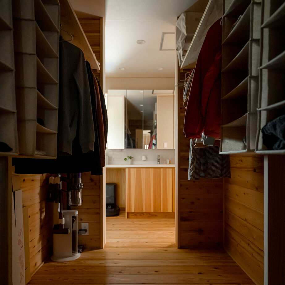 エコワークス 【ZEH住宅/42.3坪/平屋/間取り図あり】2つの書斎と上質なキッチンが魅力。モデルハウスのような5LDKプランの建築実例画像10