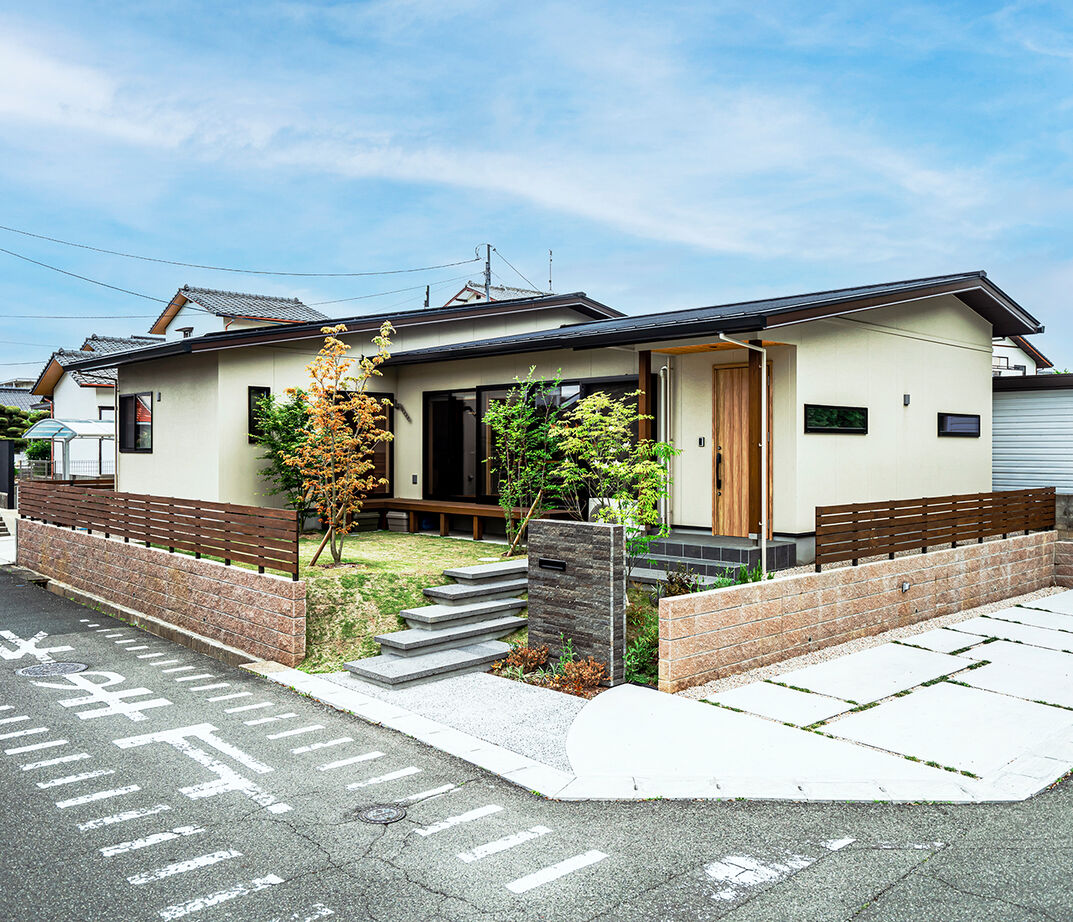 エコワークス 【ZEH住宅/31.3坪/平屋】L字の間取りでお互いの気配を感じながら暮らせる「4人家族に丁度いい平屋」の建築実例画像2