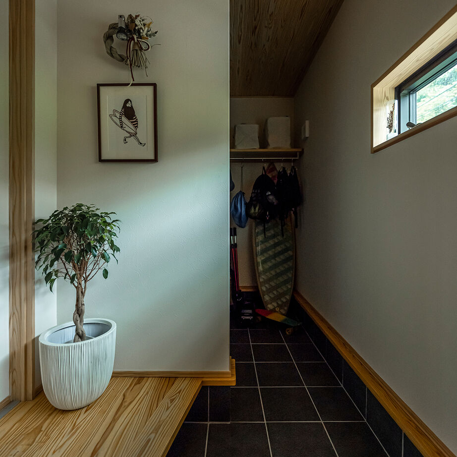 エコワークス 【ZEH住宅/31.3坪/平屋】L字の間取りでお互いの気配を感じながら暮らせる「4人家族に丁度いい平屋」の建築実例画像3