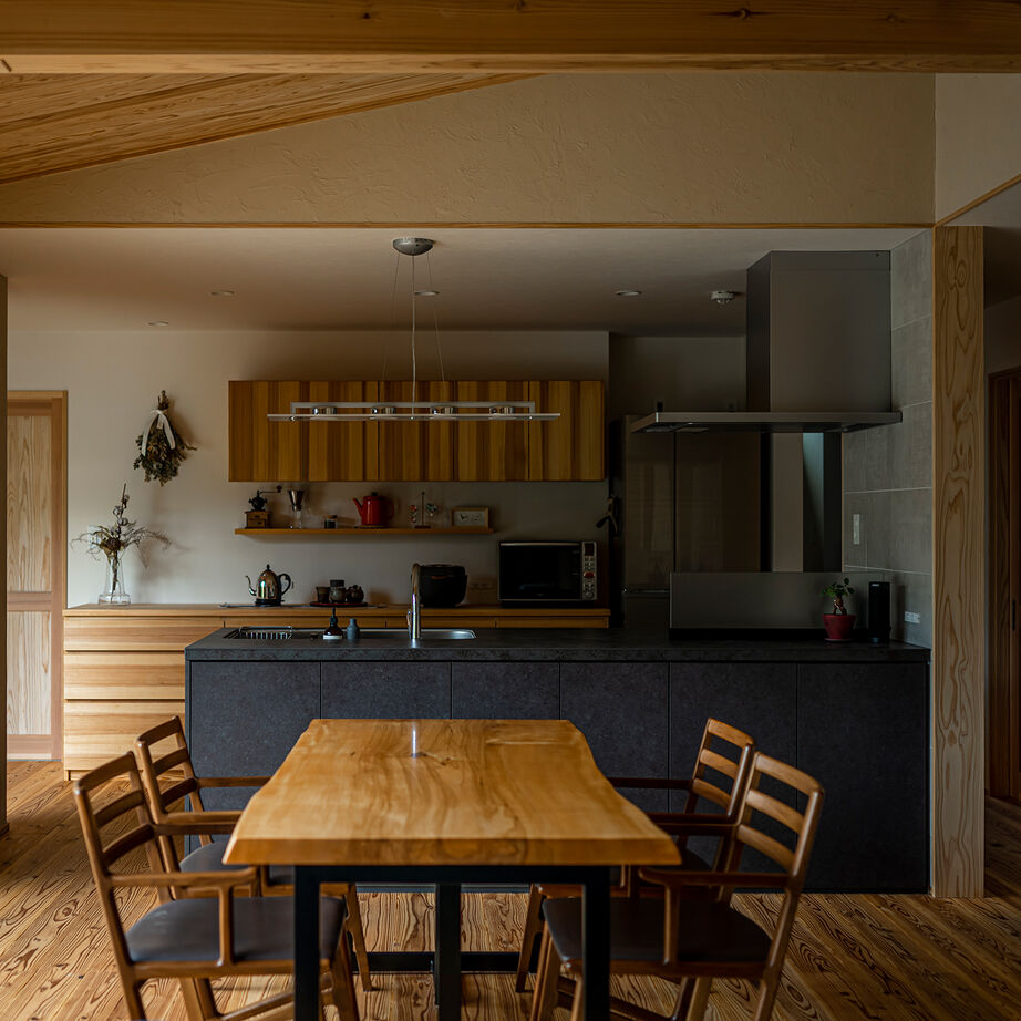 エコワークス 【ZEH住宅/31.3坪/平屋】L字の間取りでお互いの気配を感じながら暮らせる「4人家族に丁度いい平屋」の建築実例画像5