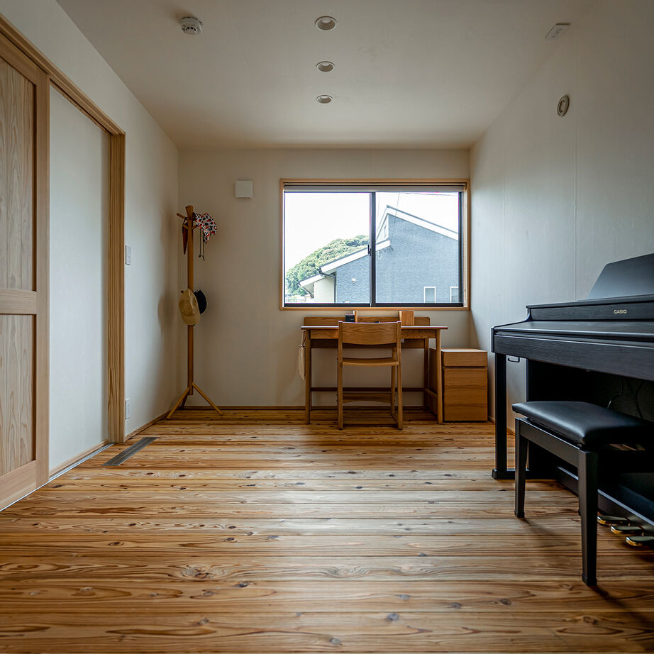 エコワークス 【ZEH住宅/31.3坪/平屋】L字の間取りでお互いの気配を感じながら暮らせる「4人家族に丁度いい平屋」の建築実例画像8