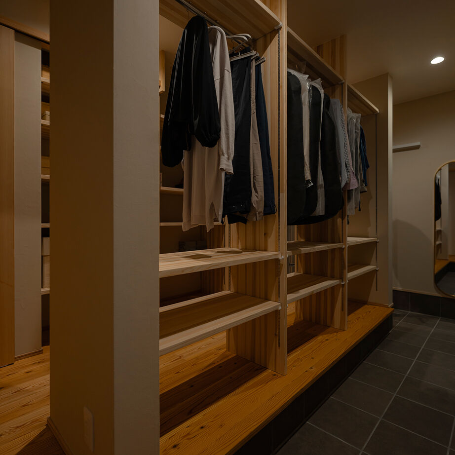 エコワークス 【店舗併用住宅/69.5坪/2階建て/間取り図あり】木の家と薬局がひとつに！お客様を包み込む癒しのZEH住宅の建築実例画像5