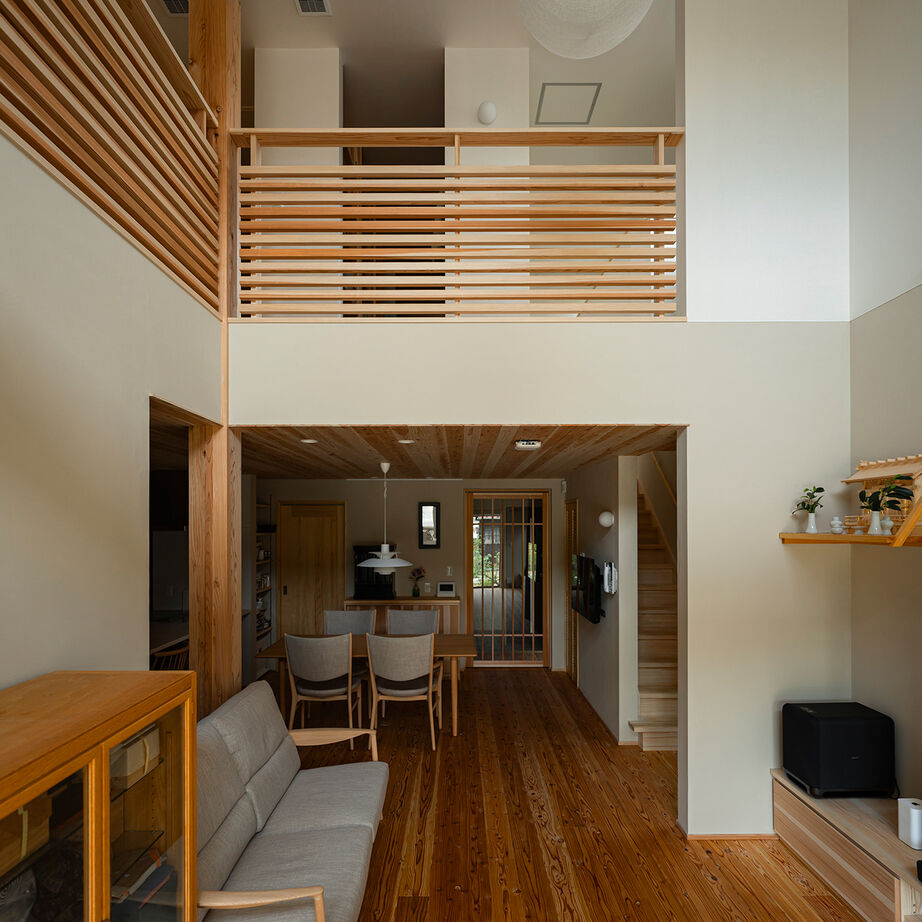 エコワークス 【店舗併用住宅/69.5坪/2階建て/間取り図あり】木の家と薬局がひとつに！お客様を包み込む癒しのZEH住宅の建築実例画像7