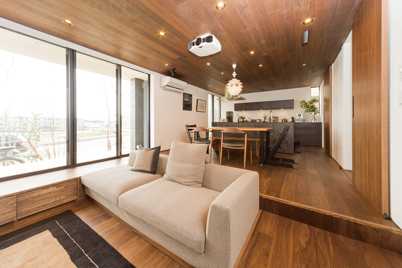 ブラザー不動産 【愛知県/中庭】ゆとりある間取りに自然素材がアクセント。デザイン×施工力で実現したおしゃれな2階建ての建築実例画像2