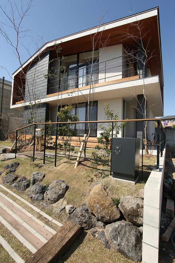 ブラザー不動産 【愛知県/中庭】ゆとりある間取りに自然素材がアクセント。デザイン×施工力で実現したおしゃれな2階建ての建築実例画像10