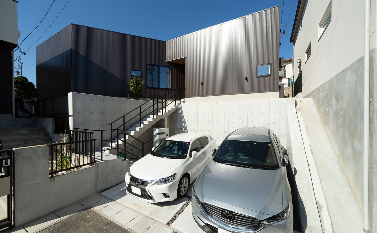 ブラザー不動産 【平屋｜2000万円台｜建築家デザイン｜傾斜地｜変形地｜間取り】あっぱれ！三角の不整形地に建てた三角の家の建築実例画像2