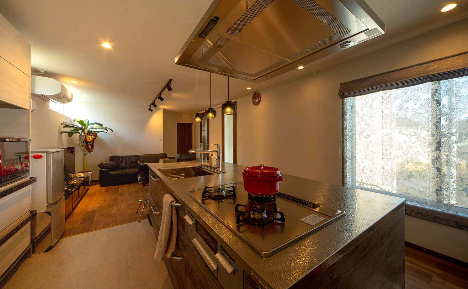 ブラザー不動産 【平屋｜2000万円台｜建築家デザイン｜傾斜地｜変形地｜間取り】あっぱれ！三角の不整形地に建てた三角の家の建築実例画像4