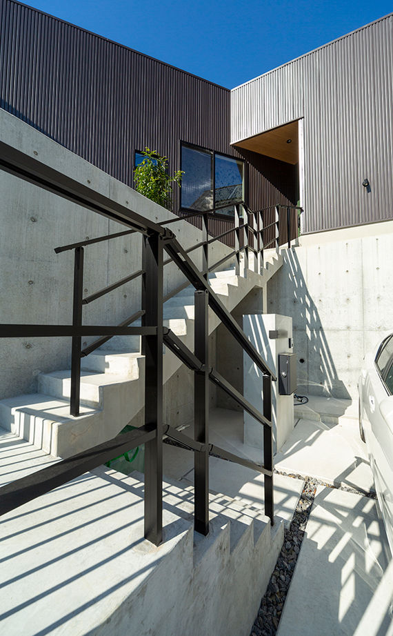 ブラザー不動産 【平屋｜2000万円台｜建築家デザイン｜傾斜地｜変形地｜間取り】あっぱれ！三角の不整形地に建てた三角の家の建築実例画像13