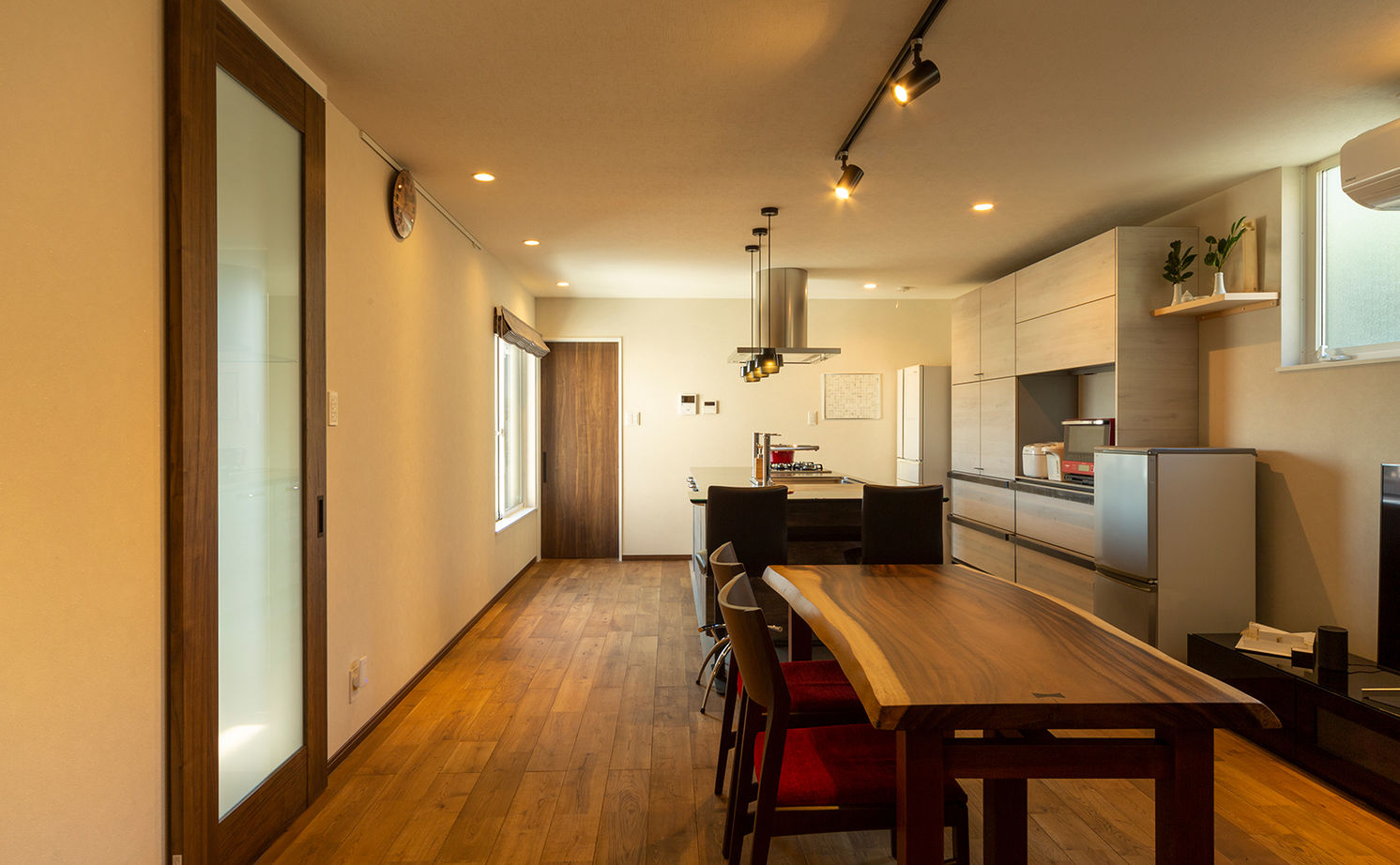 ブラザー不動産 【平屋｜2000万円台｜建築家デザイン｜傾斜地｜変形地｜間取り】あっぱれ！三角の不整形地に建てた三角の家の建築実例画像15