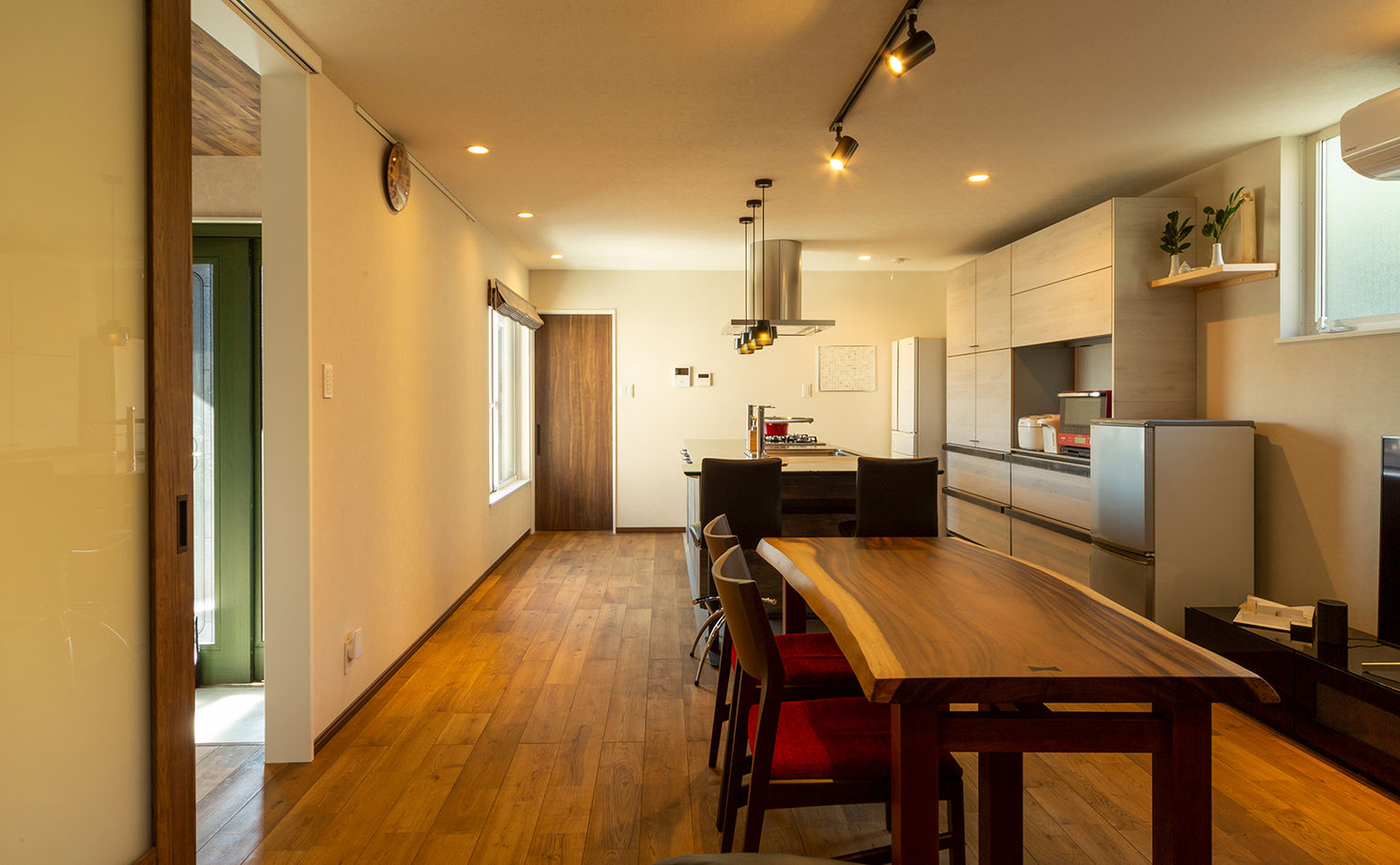 ブラザー不動産 【平屋｜2000万円台｜建築家デザイン｜傾斜地｜変形地｜間取り】あっぱれ！三角の不整形地に建てた三角の家の建築実例画像16