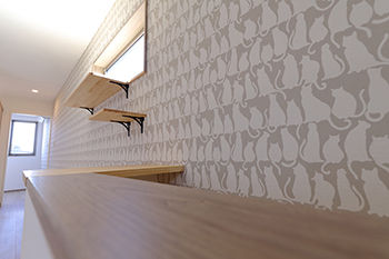 ブラザー不動産 【名古屋市｜ビルトインガレージ｜2階LDK】愛車を眺められる寝室と、愛猫ご満悦のにゃんこ動線の建築実例画像6