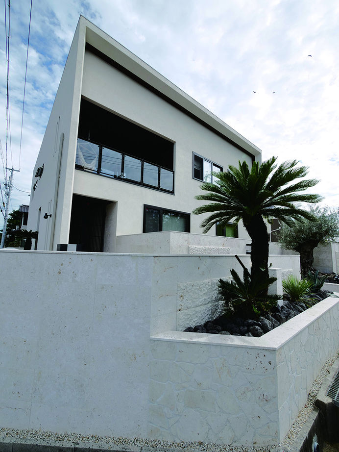 ブラザー不動産 【名古屋市｜2階LDK｜全館空調】アジアンリゾートをイメージした中庭のある邸宅の建築実例画像