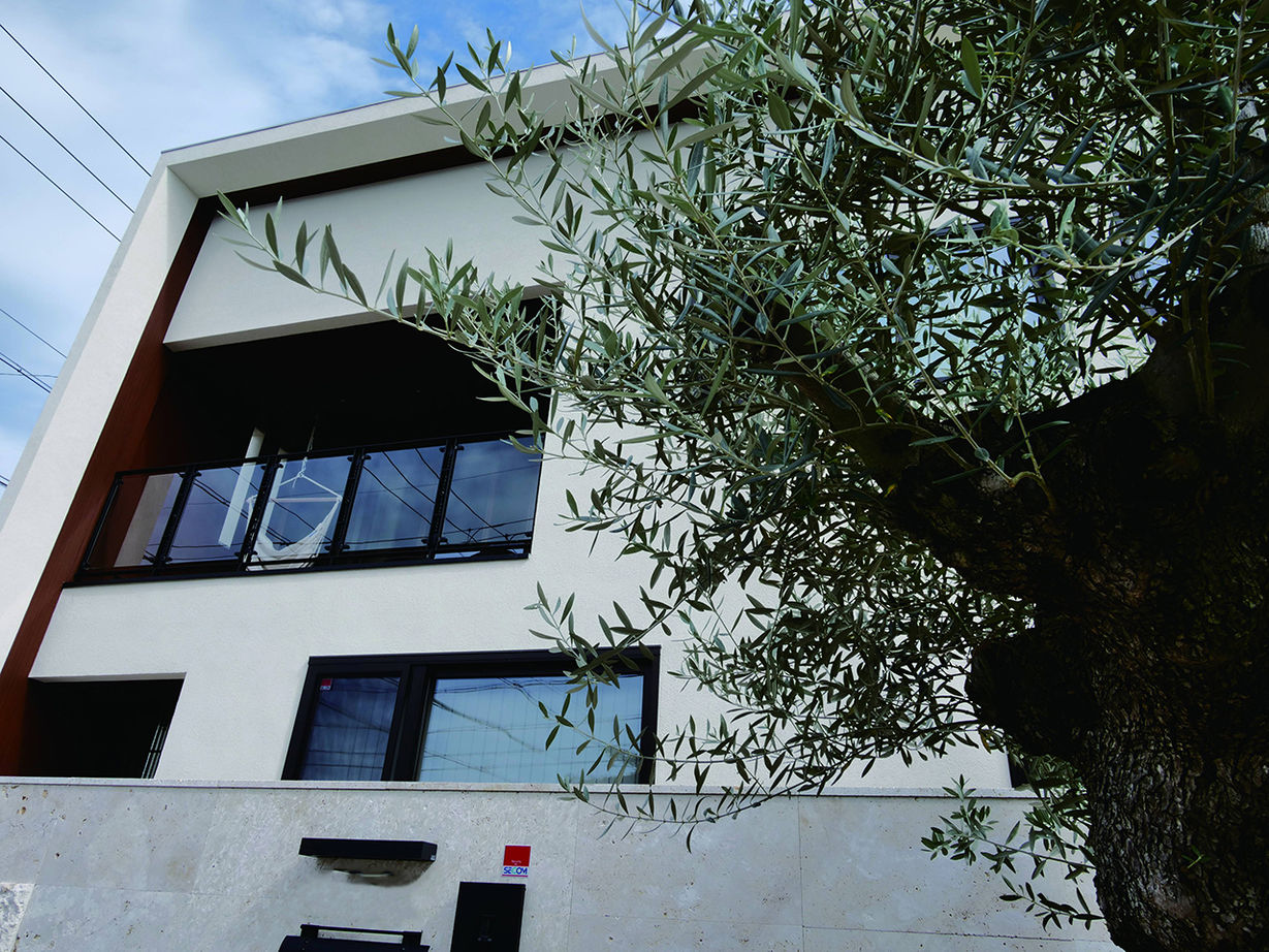 ブラザー不動産 【名古屋市｜2階LDK｜全館空調】アジアンリゾートをイメージした中庭のある邸宅の建築実例画像2