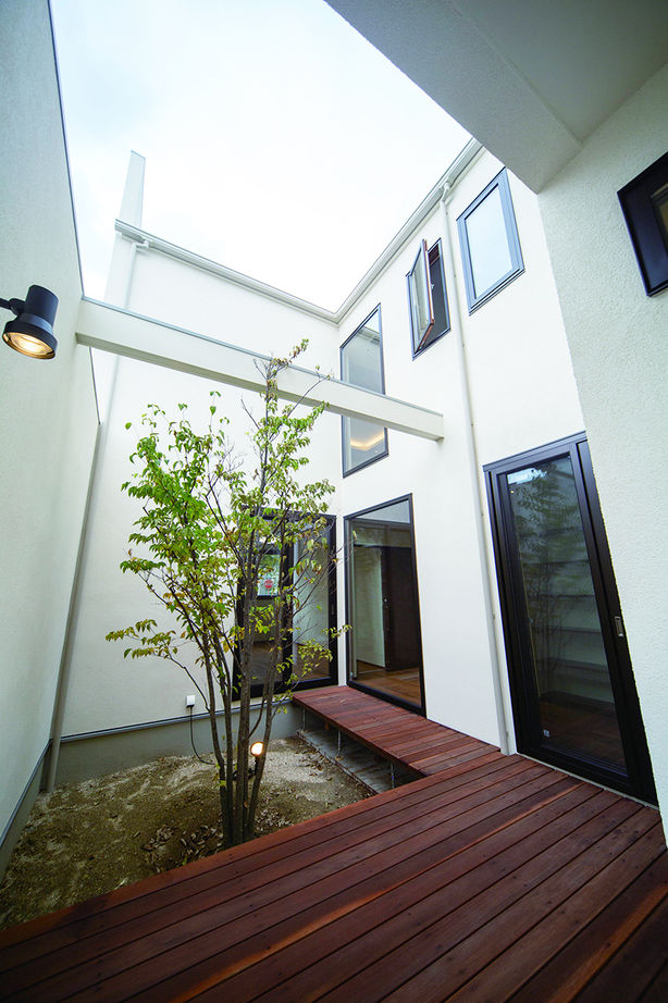 ブラザー不動産 【名古屋市｜2階LDK｜全館空調】アジアンリゾートをイメージした中庭のある邸宅の建築実例画像3