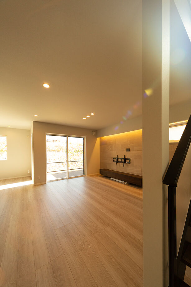 ブラザー不動産 【名古屋市｜30坪台・3LDK｜土地｜太陽光・蓄電池】アイランドキッチンを中心としたスッキリ生活空間の建築実例画像3