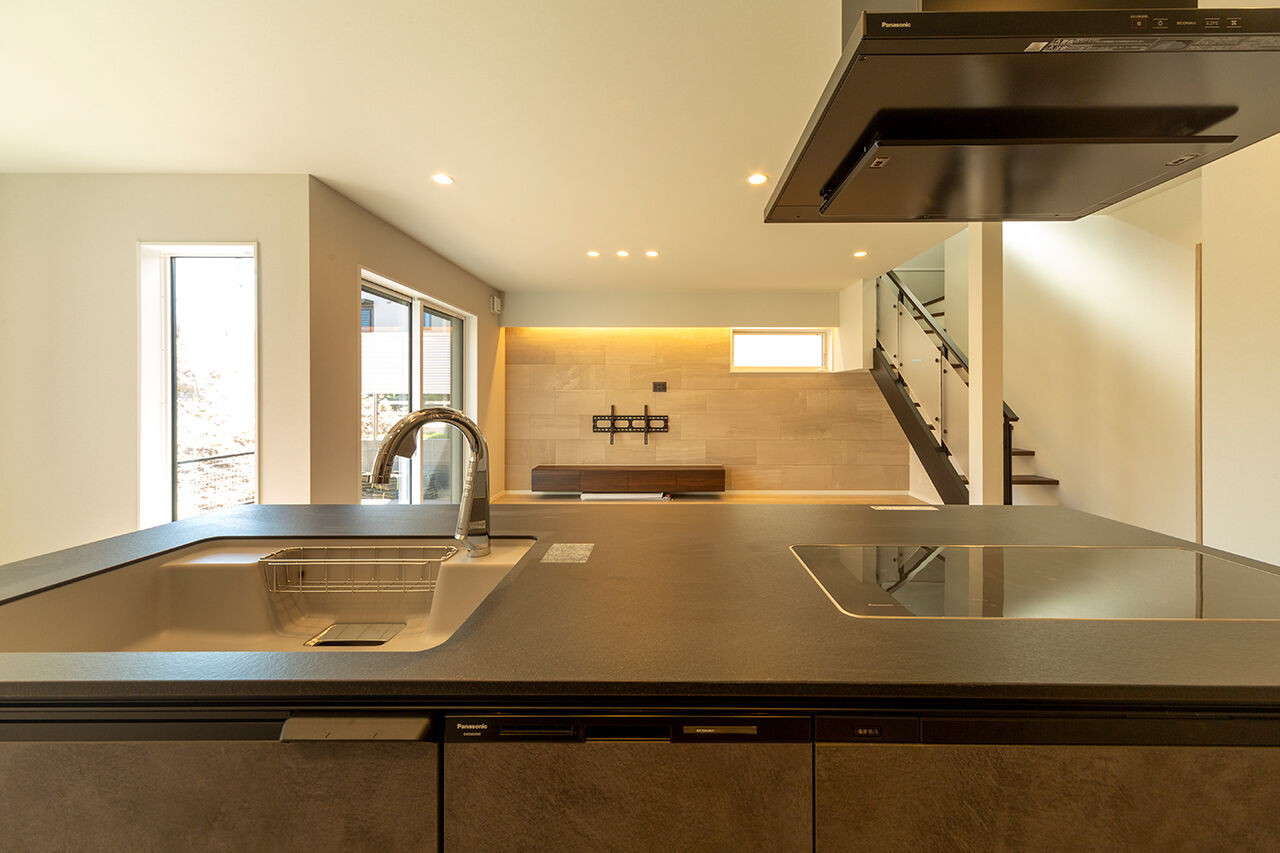 ブラザー不動産 【名古屋市｜30坪台・3LDK｜土地｜太陽光・蓄電池】アイランドキッチンを中心としたスッキリ生活空間の建築実例画像5