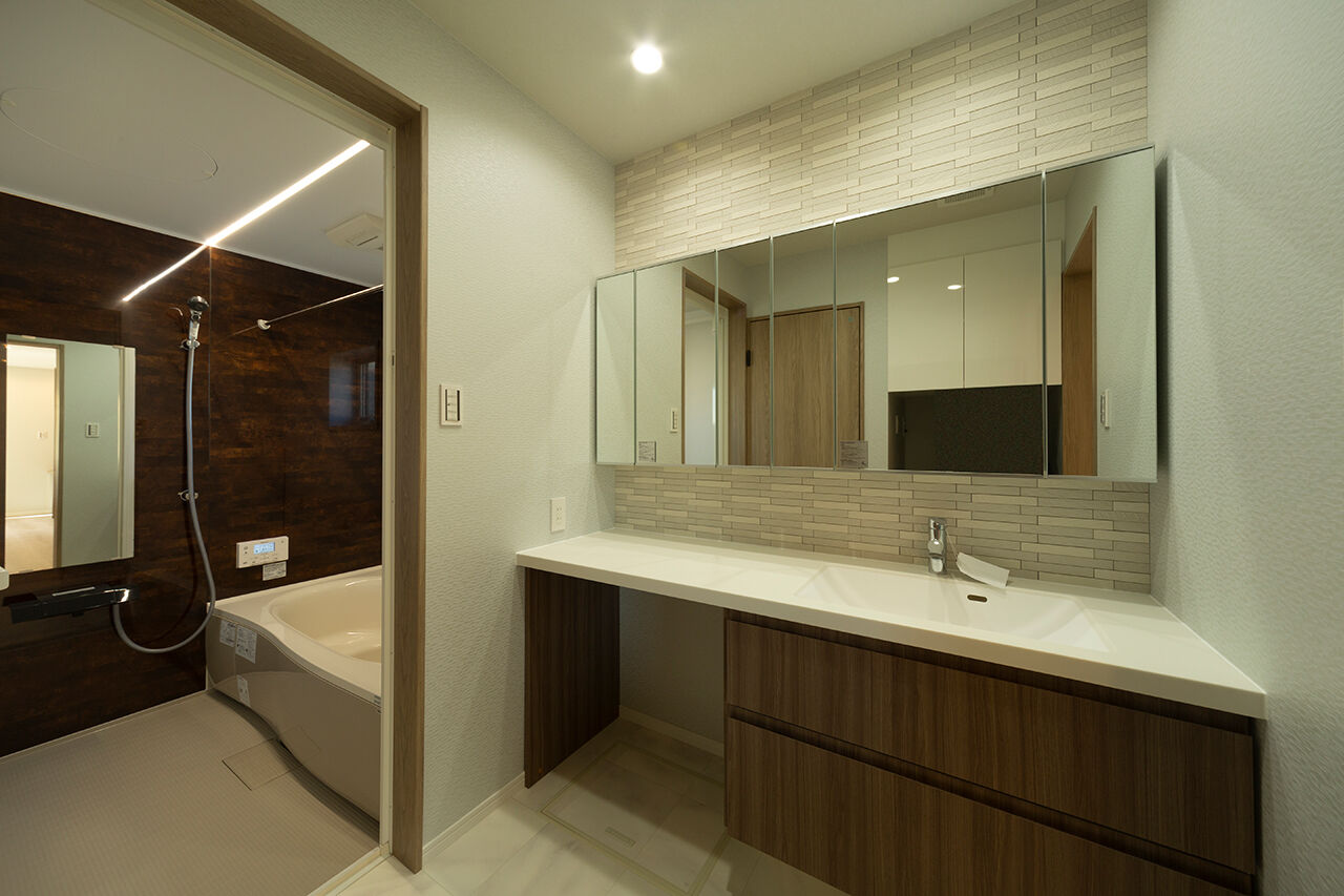 ブラザー不動産 【名古屋市｜30坪台・3LDK｜土地｜太陽光・蓄電池】アイランドキッチンを中心としたスッキリ生活空間の建築実例画像7