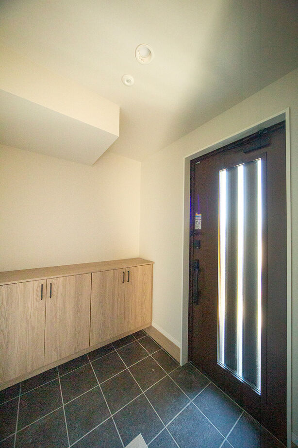 ブラザー不動産 【名古屋市｜30坪台・3LDK｜土地｜太陽光・蓄電池】アイランドキッチンを中心としたスッキリ生活空間の建築実例画像9