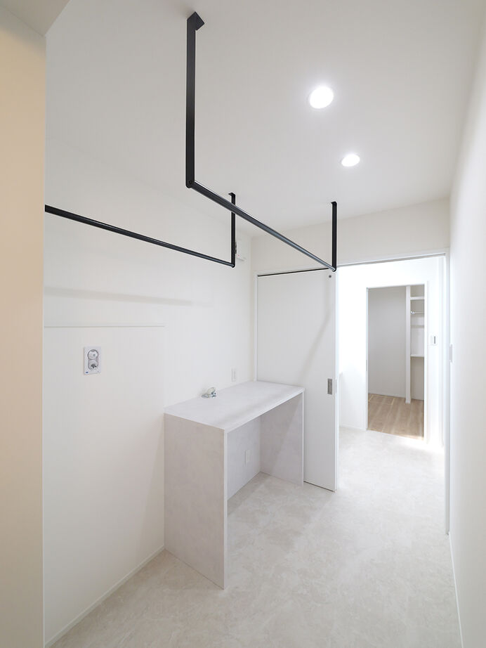 ブラザー不動産 【名古屋市｜2000万円台後半｜30坪台・4LDK｜土地】玄関からの2WAY&家事ラク回遊動線のある家の建築実例画像5