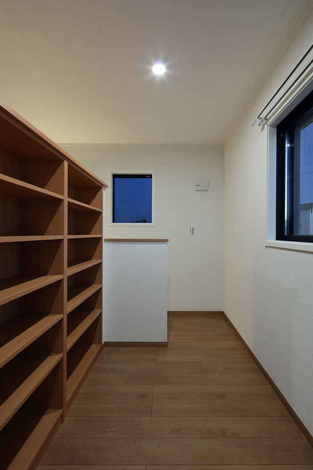 SEINO HOME（セイノーホーム） by 西濃建設 岐阜|2100万円×間取り｜土地から相談！おうち図書館にサンルーム、独立洗面にたっぷり収納も希望通りの家の建築実例画像5