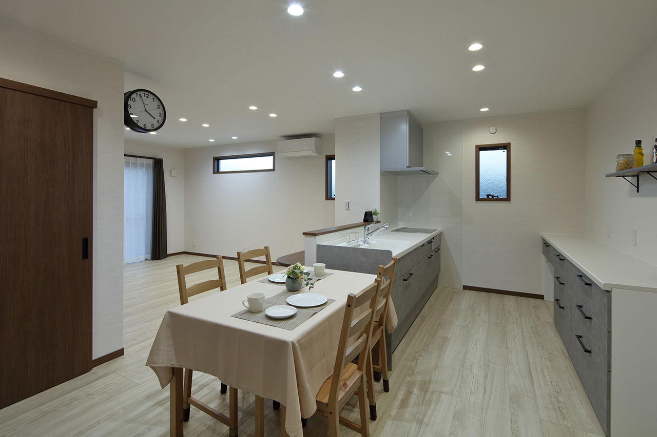 SEINO HOME（セイノーホーム） by 西濃建設 岐阜|2100万円×間取り｜土地から相談！おうち図書館にサンルーム、独立洗面にたっぷり収納も希望通りの家の建築実例画像6