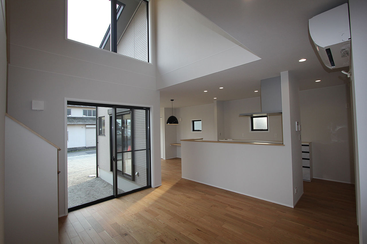 SEINO HOME（セイノーホーム） by 西濃建設 【岐阜｜L字型×2000万円台｜間取り】土地提案からお任せ！L字型の外観が格好いい、吹抜けリビングの家の建築実例画像2