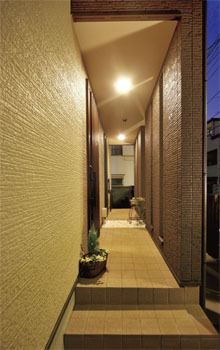 昭栄建設の注文住宅 構造・素材などに大満足 無垢材たっぷりの二世帯住宅の建築実例画像2