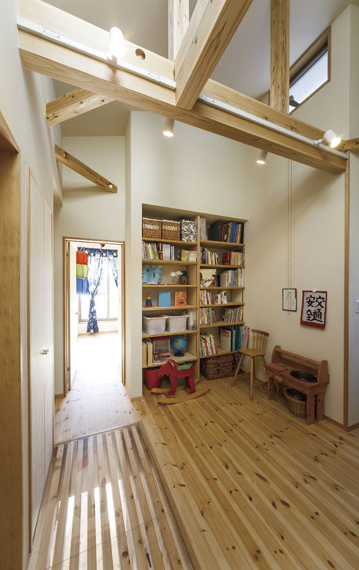 昭栄建設の注文住宅 【2000～2500万円】冬でも温もりたっぷりの地域材に包まれた暮らしの建築実例画像3