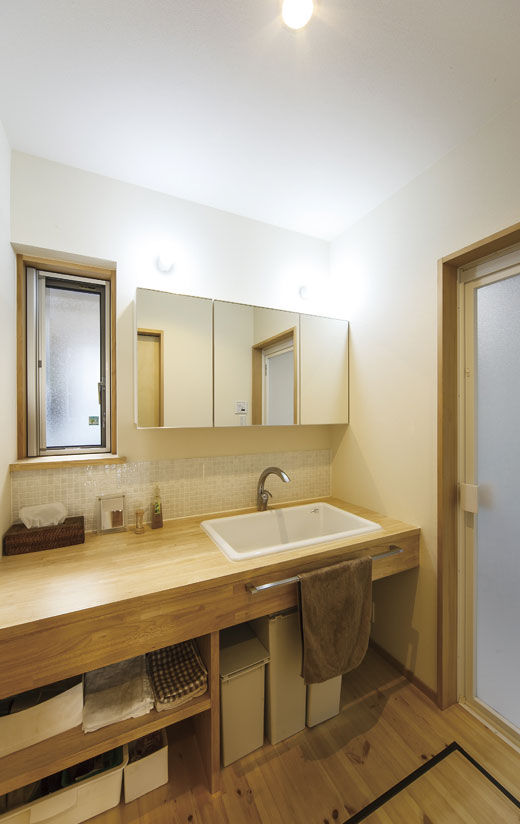 昭栄建設の注文住宅 【2000～2500万円】冬でも温もりたっぷりの地域材に包まれた暮らしの建築実例画像4